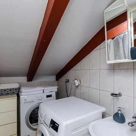 Lukas Apartment *
